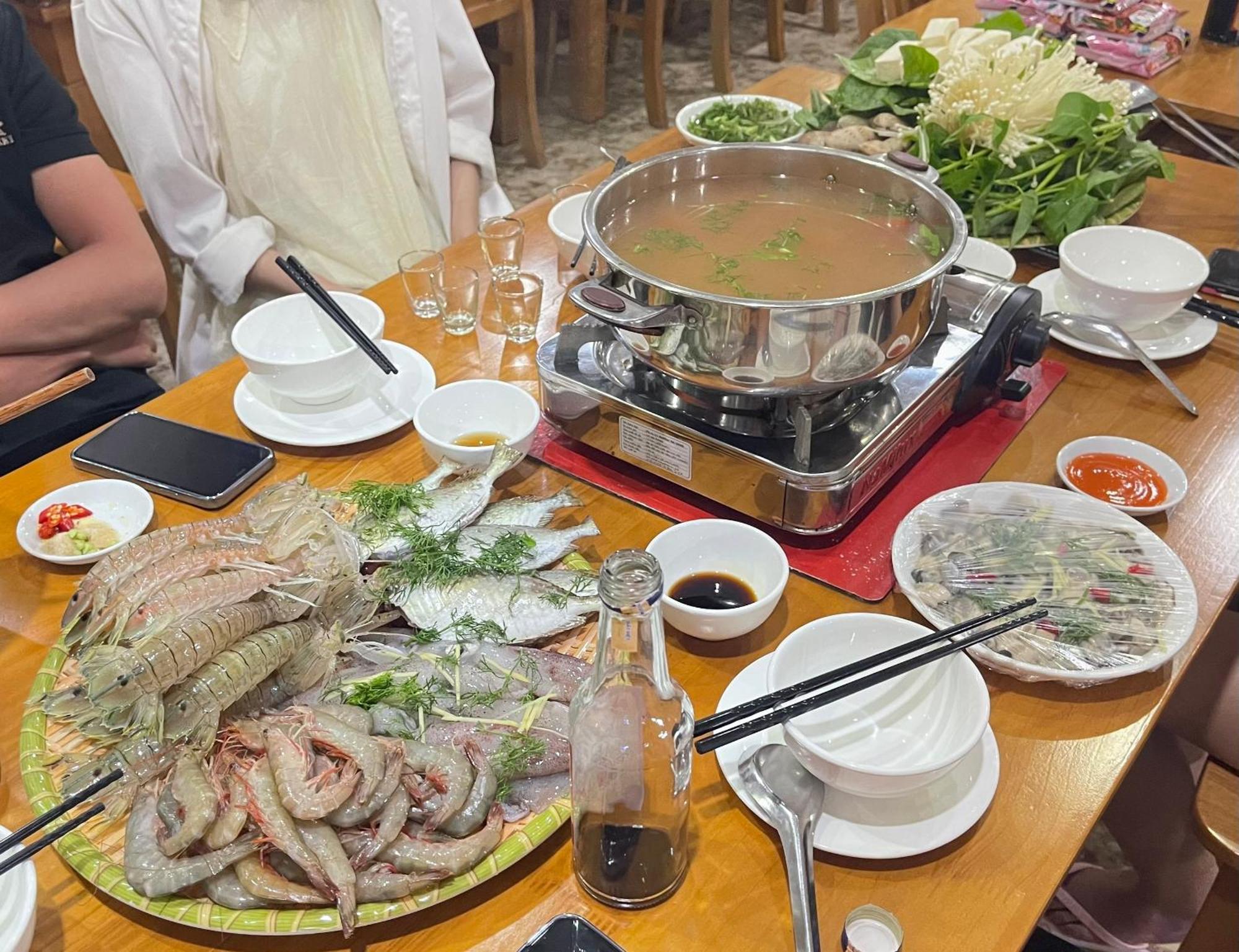 Phuong Dong Hotel Dong Khe Sau Exteriör bild