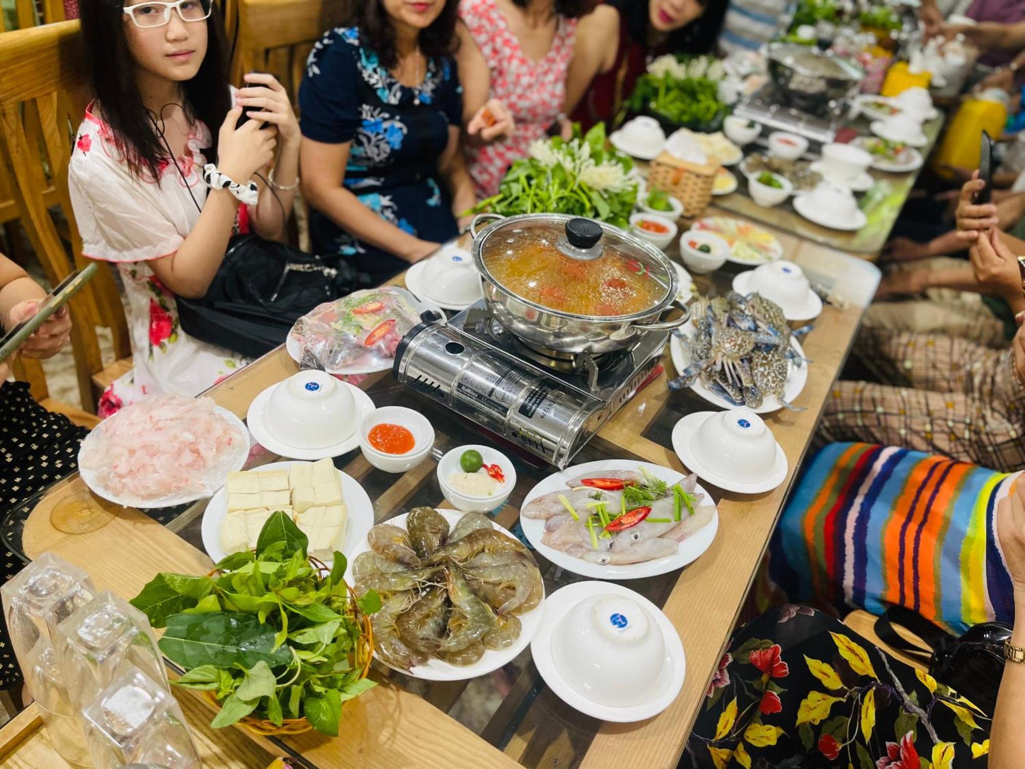Phuong Dong Hotel Dong Khe Sau Exteriör bild