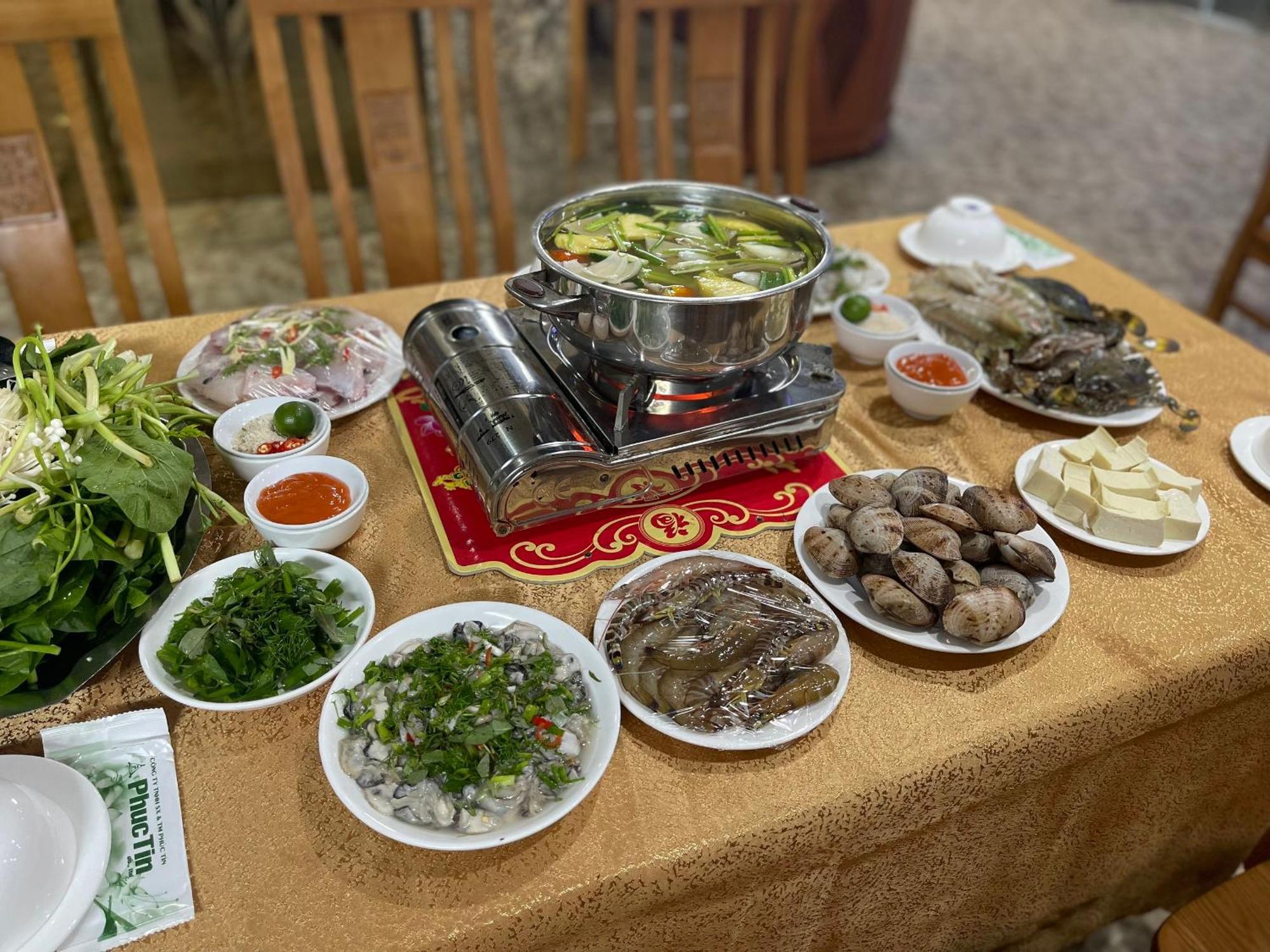 Phuong Dong Hotel Dong Khe Sau Exteriör bild