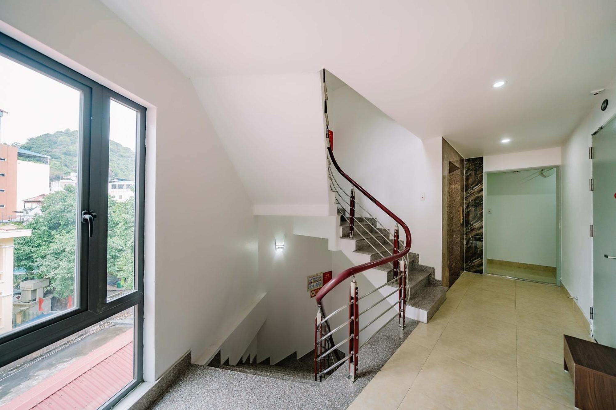 Phuong Dong Hotel Dong Khe Sau Exteriör bild