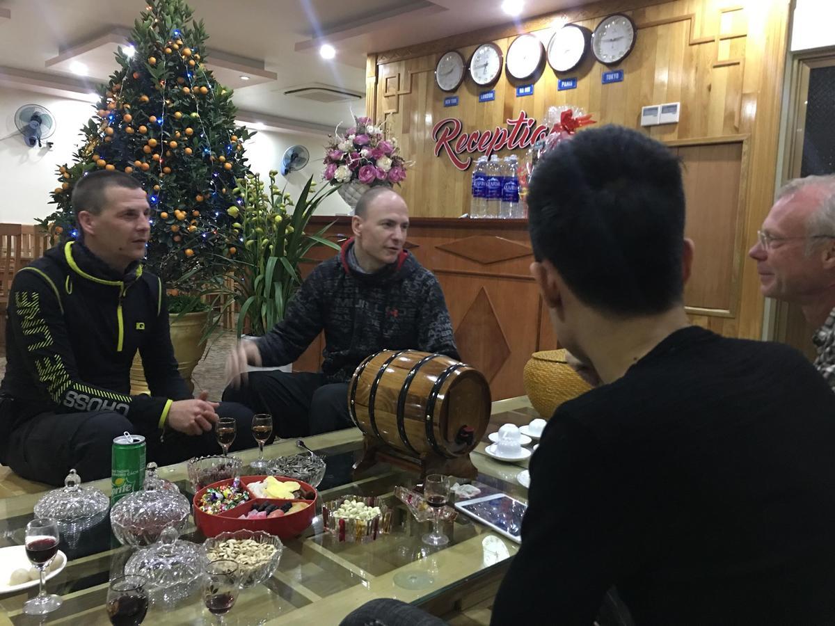 Phuong Dong Hotel Dong Khe Sau Exteriör bild